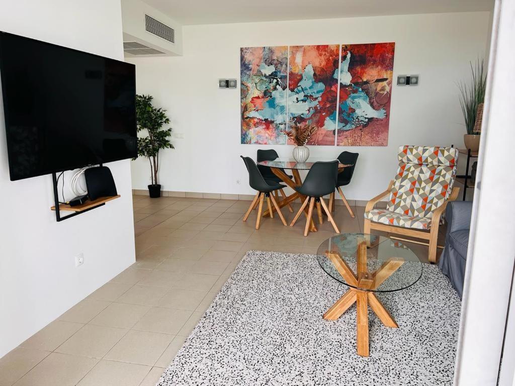 לאגוּ‏ש Angies Marina Apartment, Includes 2 Free Passes For The Marina Pool מראה חיצוני תמונה