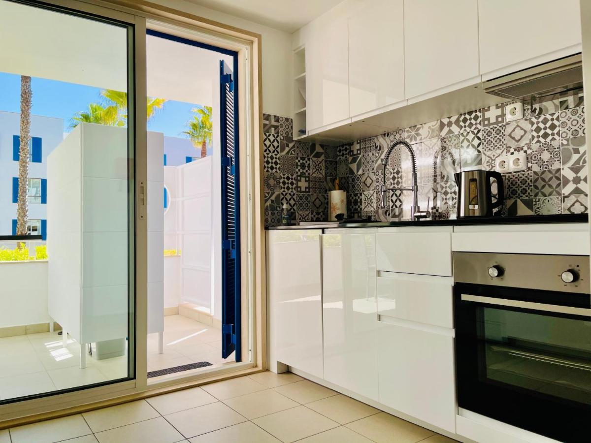 לאגוּ‏ש Angies Marina Apartment, Includes 2 Free Passes For The Marina Pool מראה חיצוני תמונה