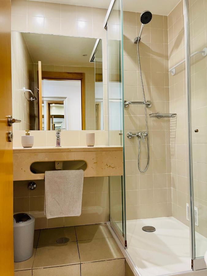 לאגוּ‏ש Angies Marina Apartment, Includes 2 Free Passes For The Marina Pool מראה חיצוני תמונה