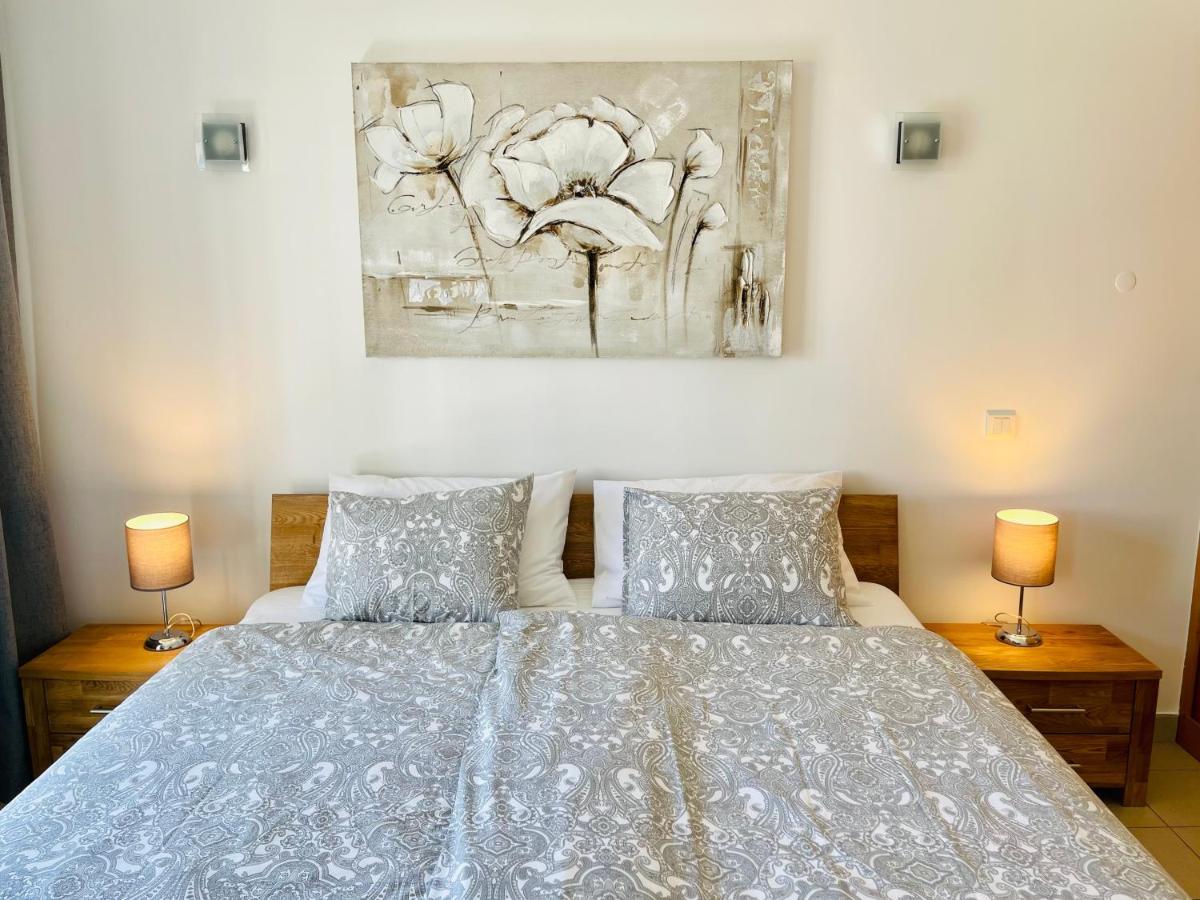 לאגוּ‏ש Angies Marina Apartment, Includes 2 Free Passes For The Marina Pool מראה חיצוני תמונה