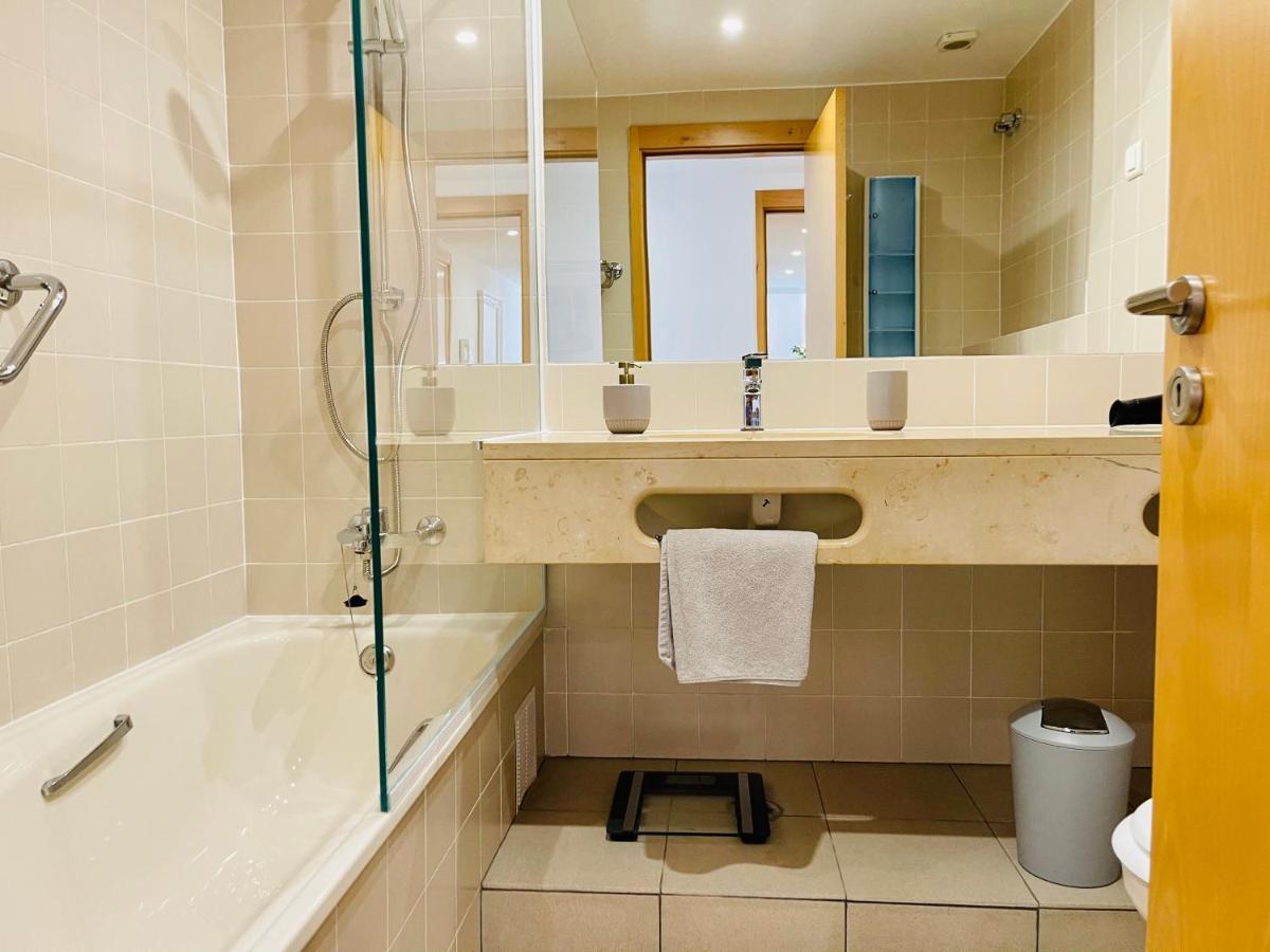 לאגוּ‏ש Angies Marina Apartment, Includes 2 Free Passes For The Marina Pool מראה חיצוני תמונה