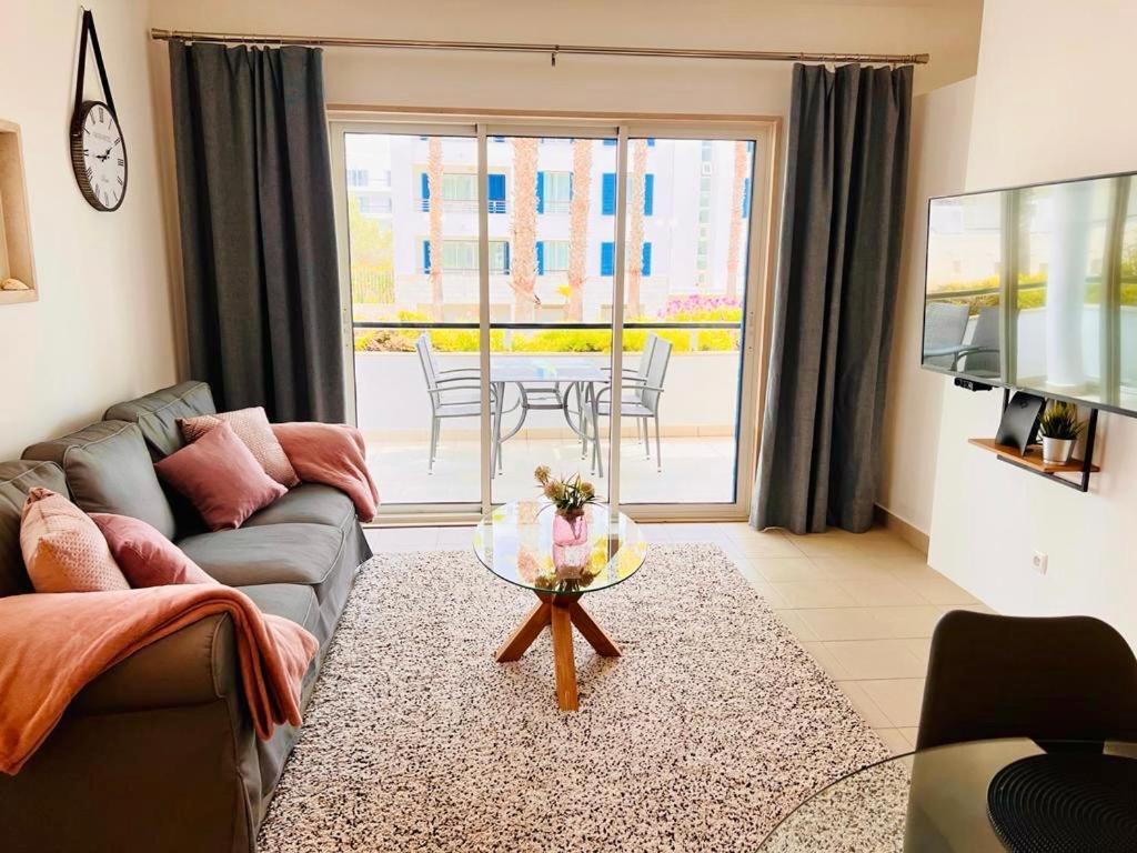 לאגוּ‏ש Angies Marina Apartment, Includes 2 Free Passes For The Marina Pool מראה חיצוני תמונה